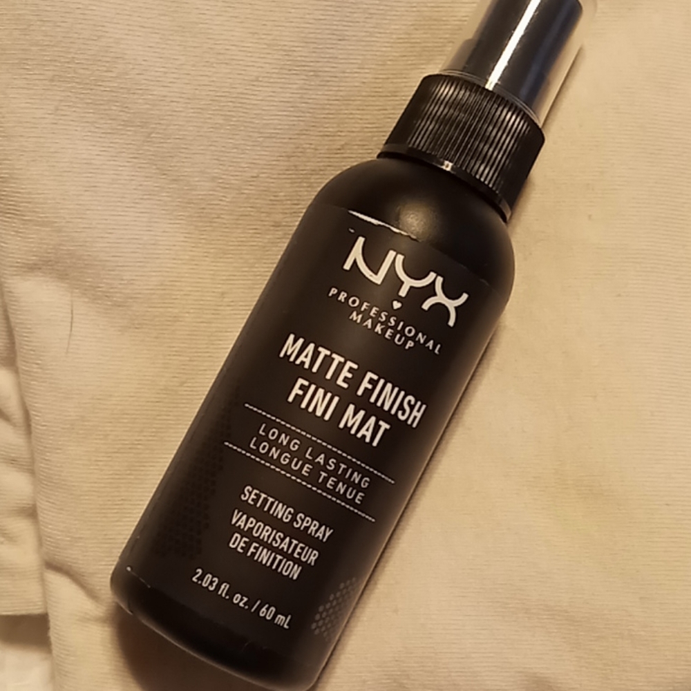 NYX  Matte Finish Makeup Setting Spray